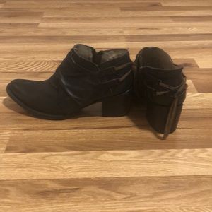 Free bird booties size 10